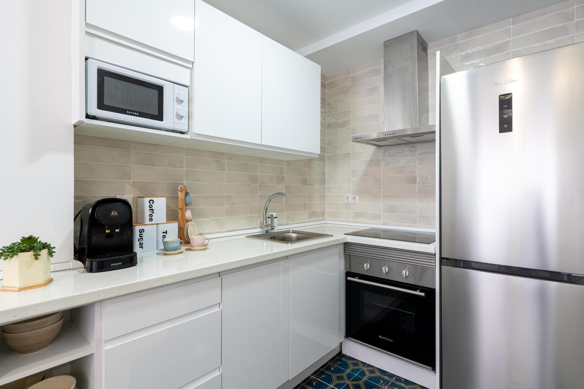 Piso Elegante Y Nuevo De 3 Habitaciones Y 2 Banos Севилья Экстерьер фото