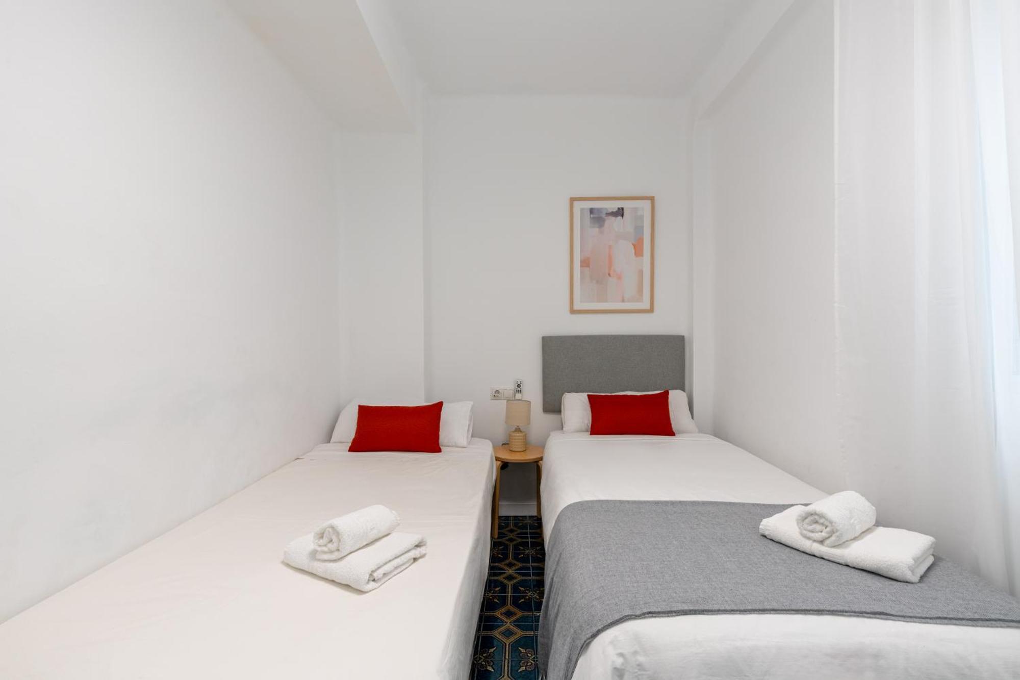 Piso Elegante Y Nuevo De 3 Habitaciones Y 2 Banos Севилья Экстерьер фото