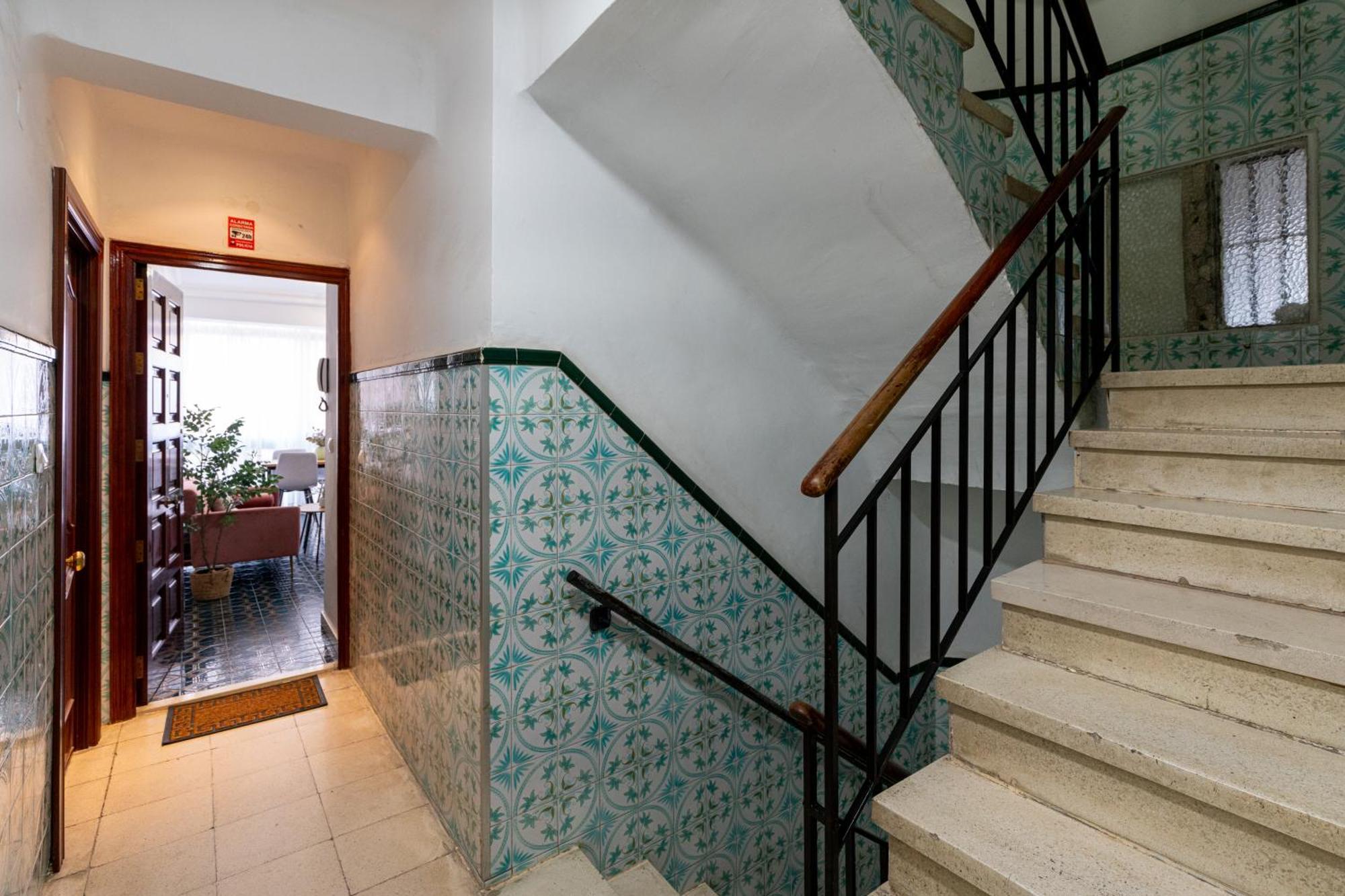 Piso Elegante Y Nuevo De 3 Habitaciones Y 2 Banos Севилья Экстерьер фото