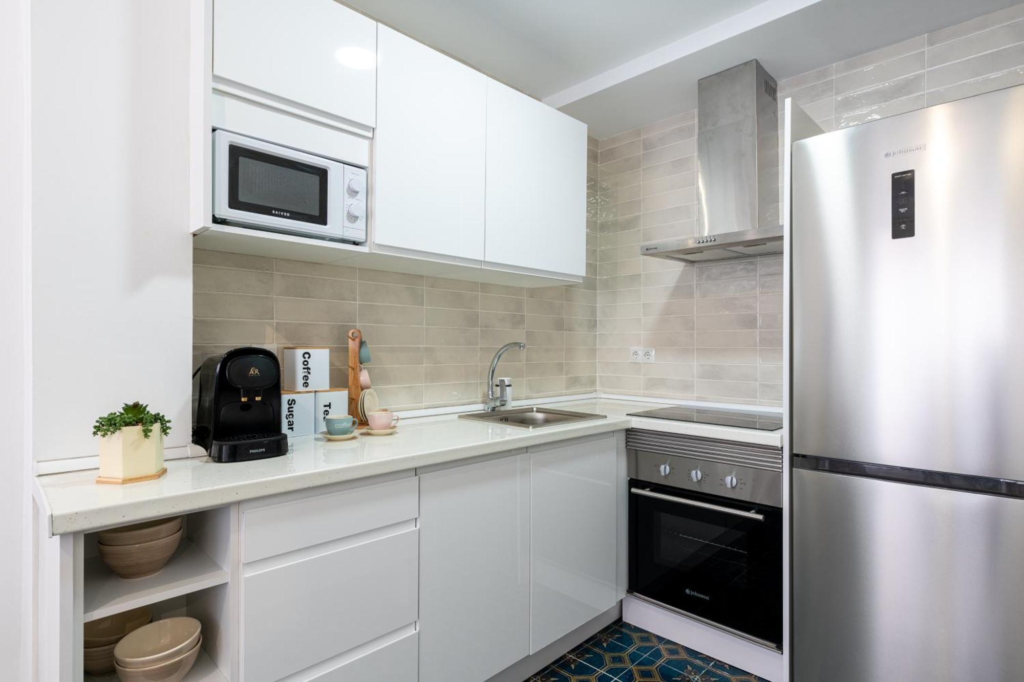 Piso Elegante Y Nuevo De 3 Habitaciones Y 2 Banos Севилья Экстерьер фото