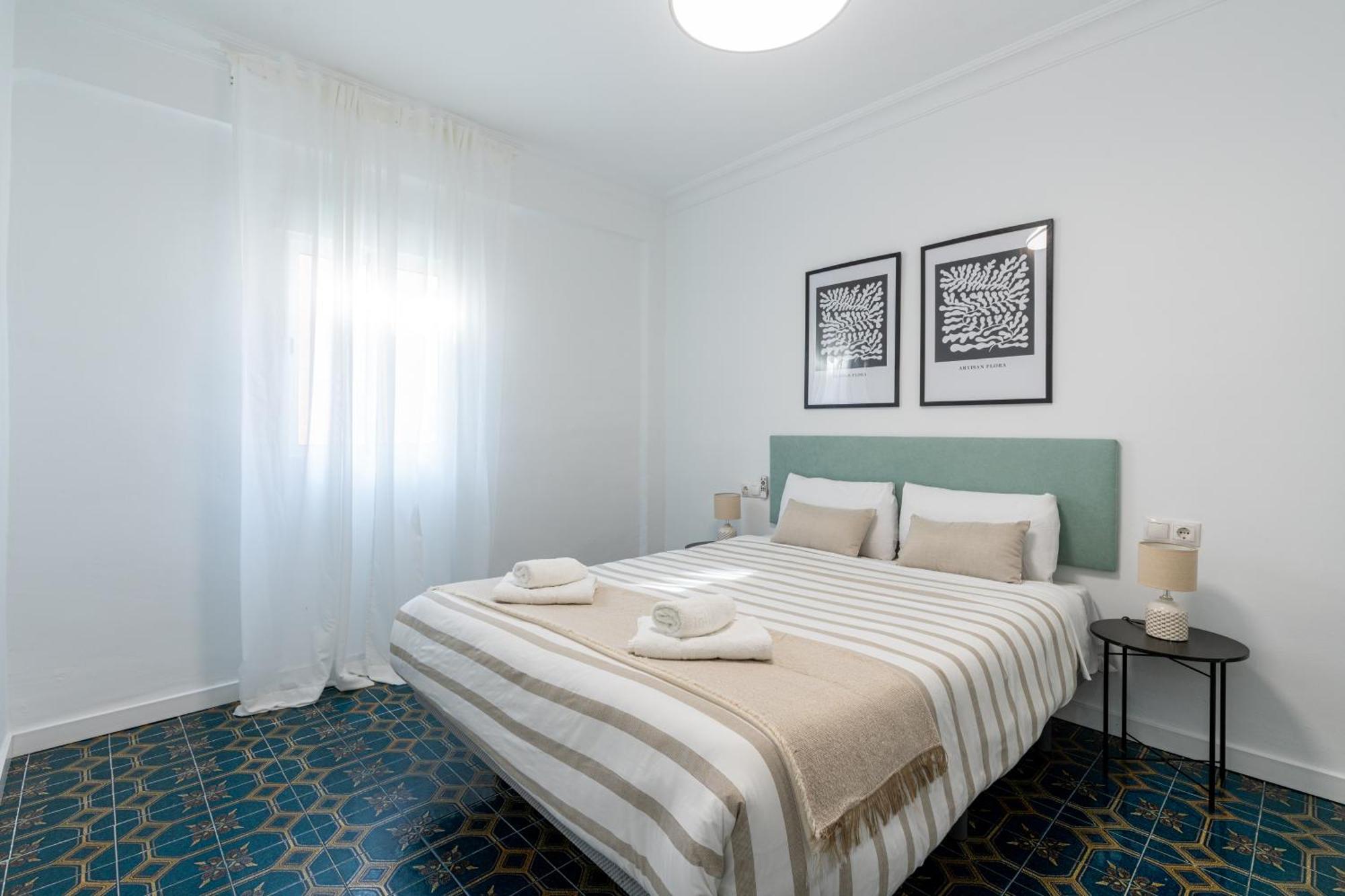Piso Elegante Y Nuevo De 3 Habitaciones Y 2 Banos Севилья Экстерьер фото