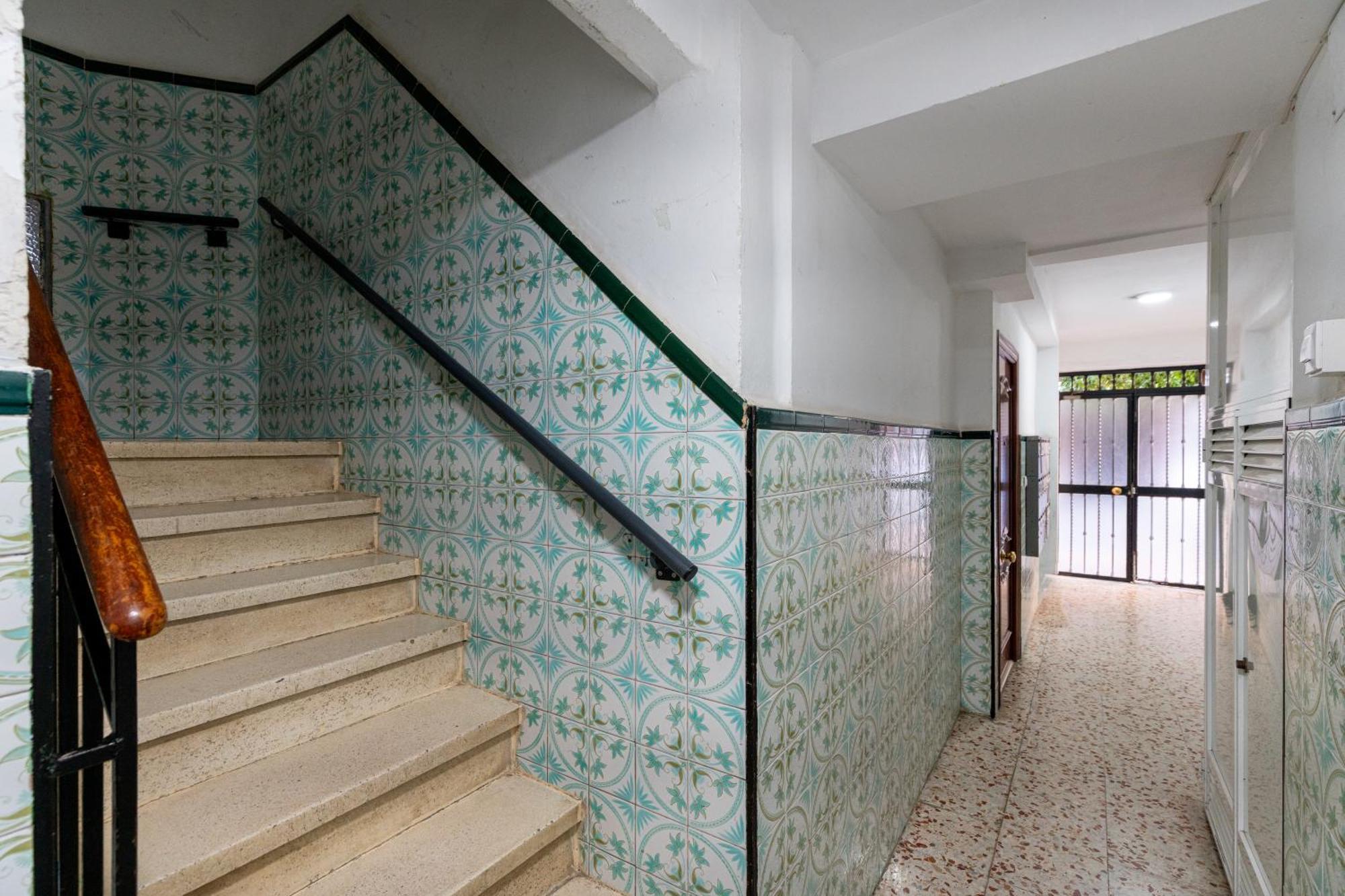 Piso Elegante Y Nuevo De 3 Habitaciones Y 2 Banos Севилья Экстерьер фото