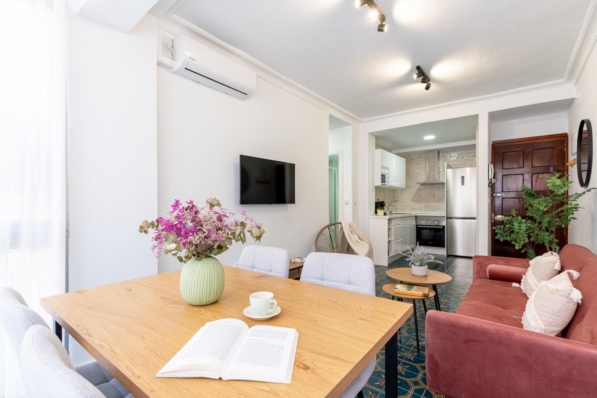 Piso Elegante Y Nuevo De 3 Habitaciones Y 2 Banos Севилья Экстерьер фото