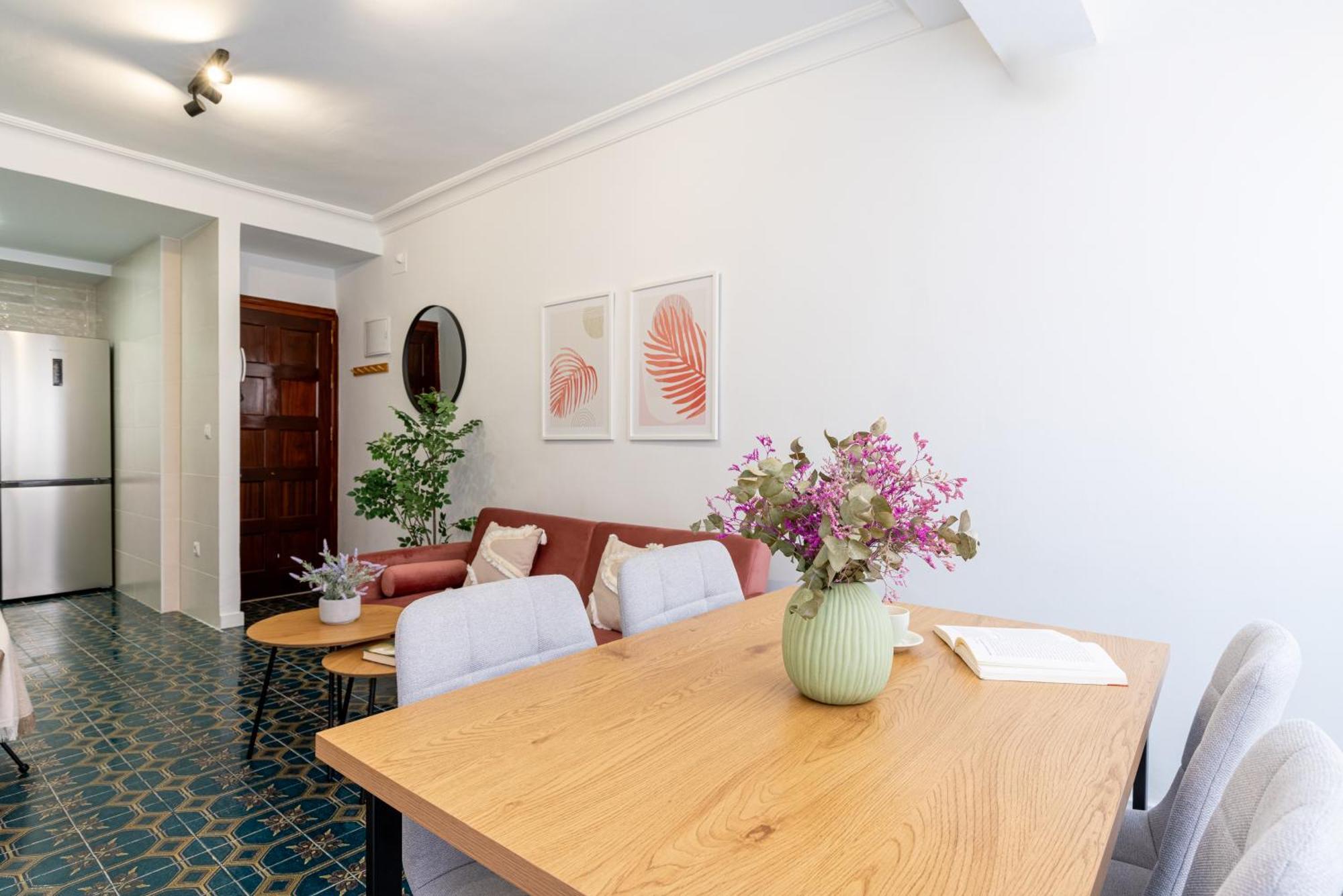 Piso Elegante Y Nuevo De 3 Habitaciones Y 2 Banos Севилья Экстерьер фото