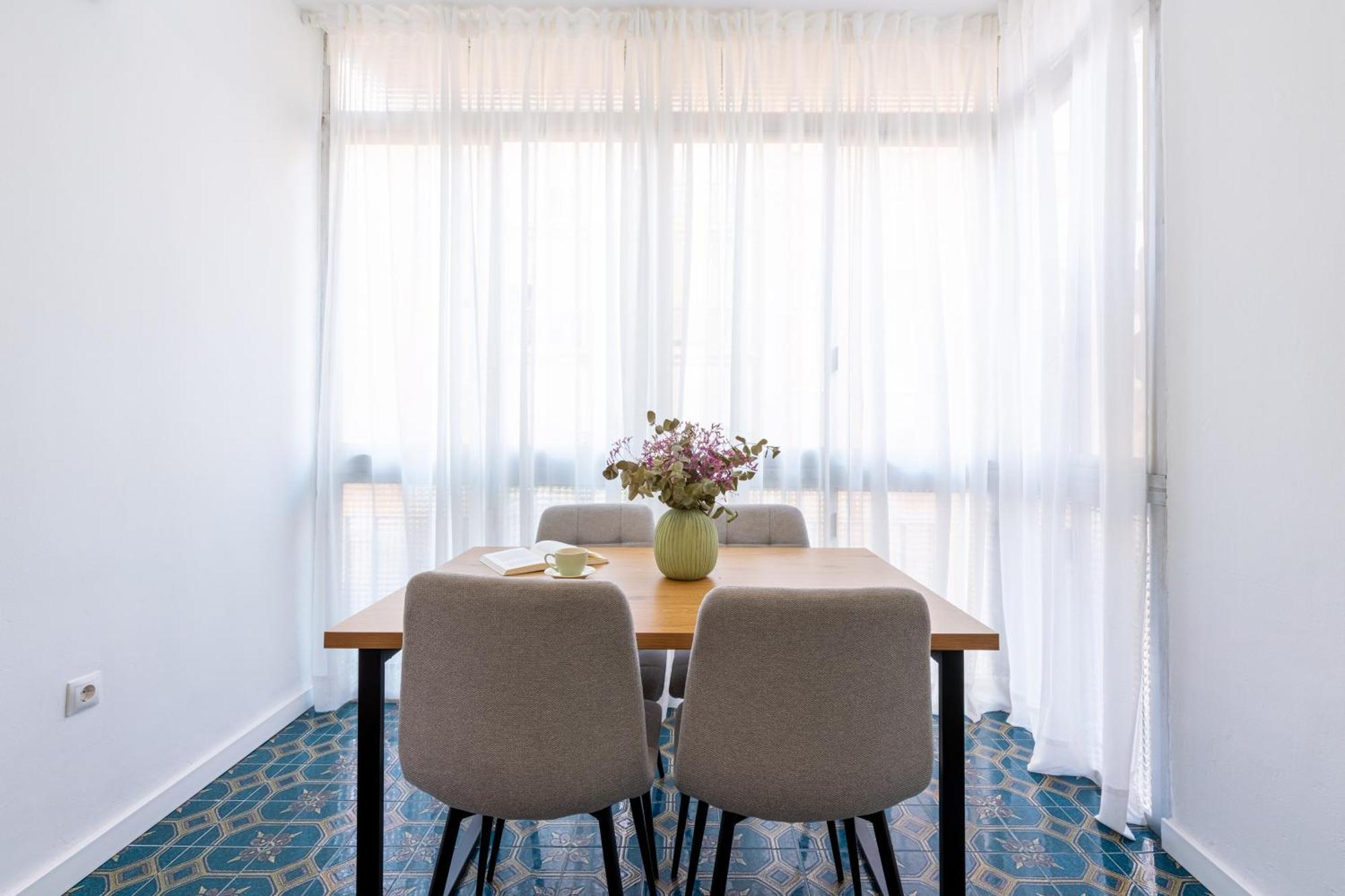 Piso Elegante Y Nuevo De 3 Habitaciones Y 2 Banos Севилья Экстерьер фото