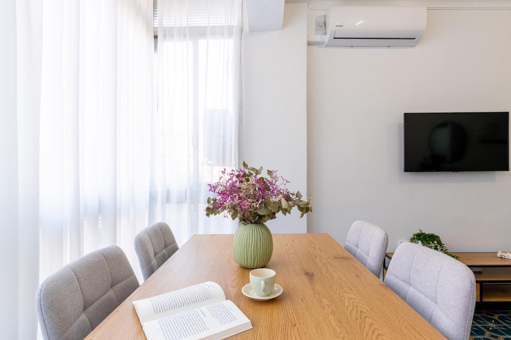 Piso Elegante Y Nuevo De 3 Habitaciones Y 2 Banos Севилья Экстерьер фото