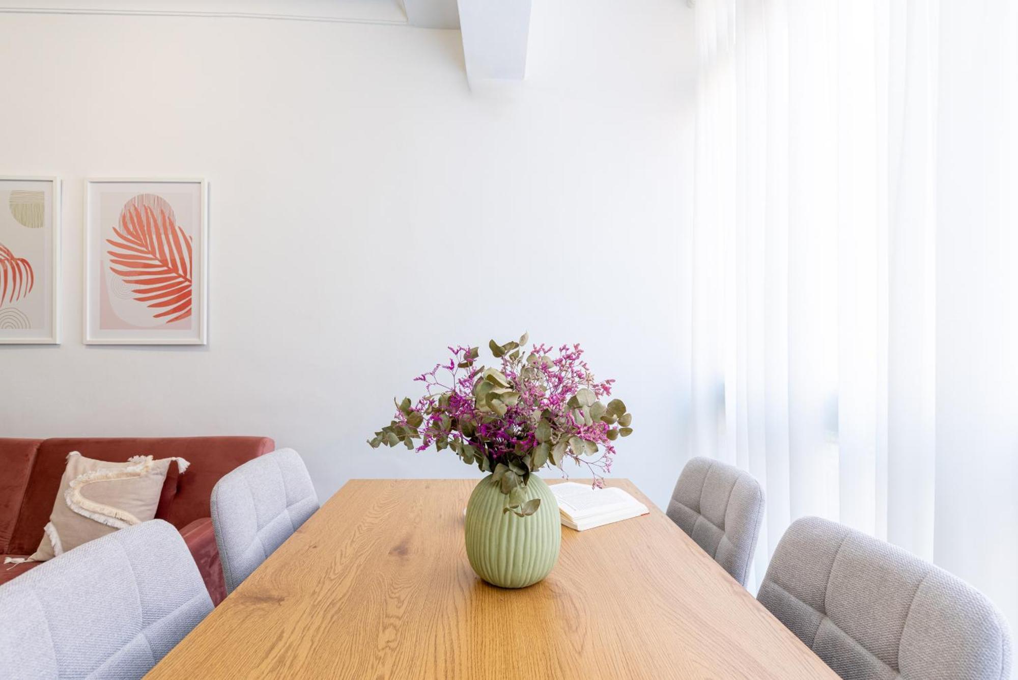 Piso Elegante Y Nuevo De 3 Habitaciones Y 2 Banos Севилья Экстерьер фото