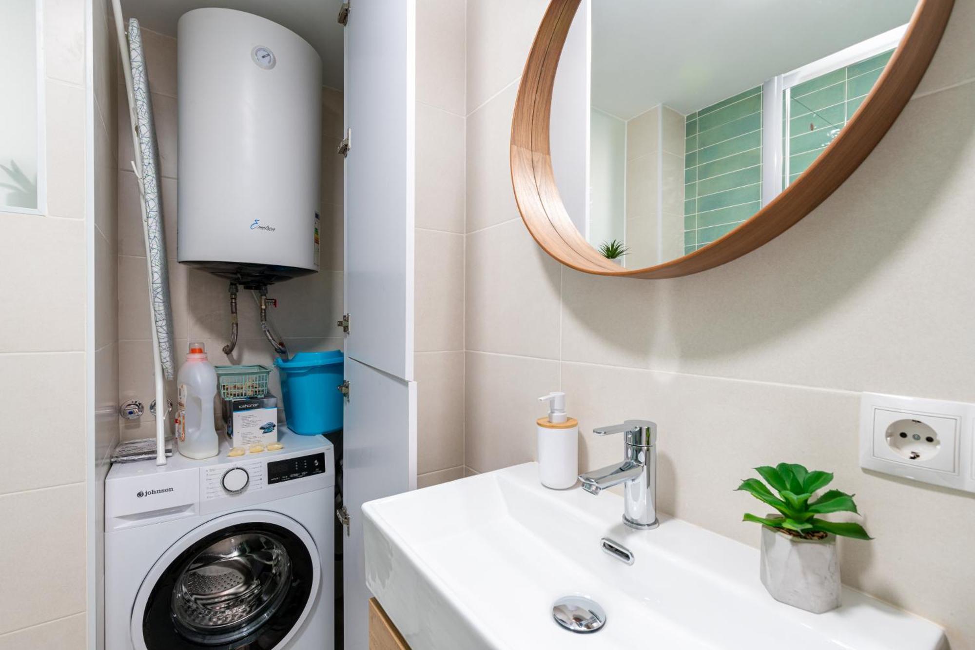 Piso Elegante Y Nuevo De 3 Habitaciones Y 2 Banos Севилья Экстерьер фото