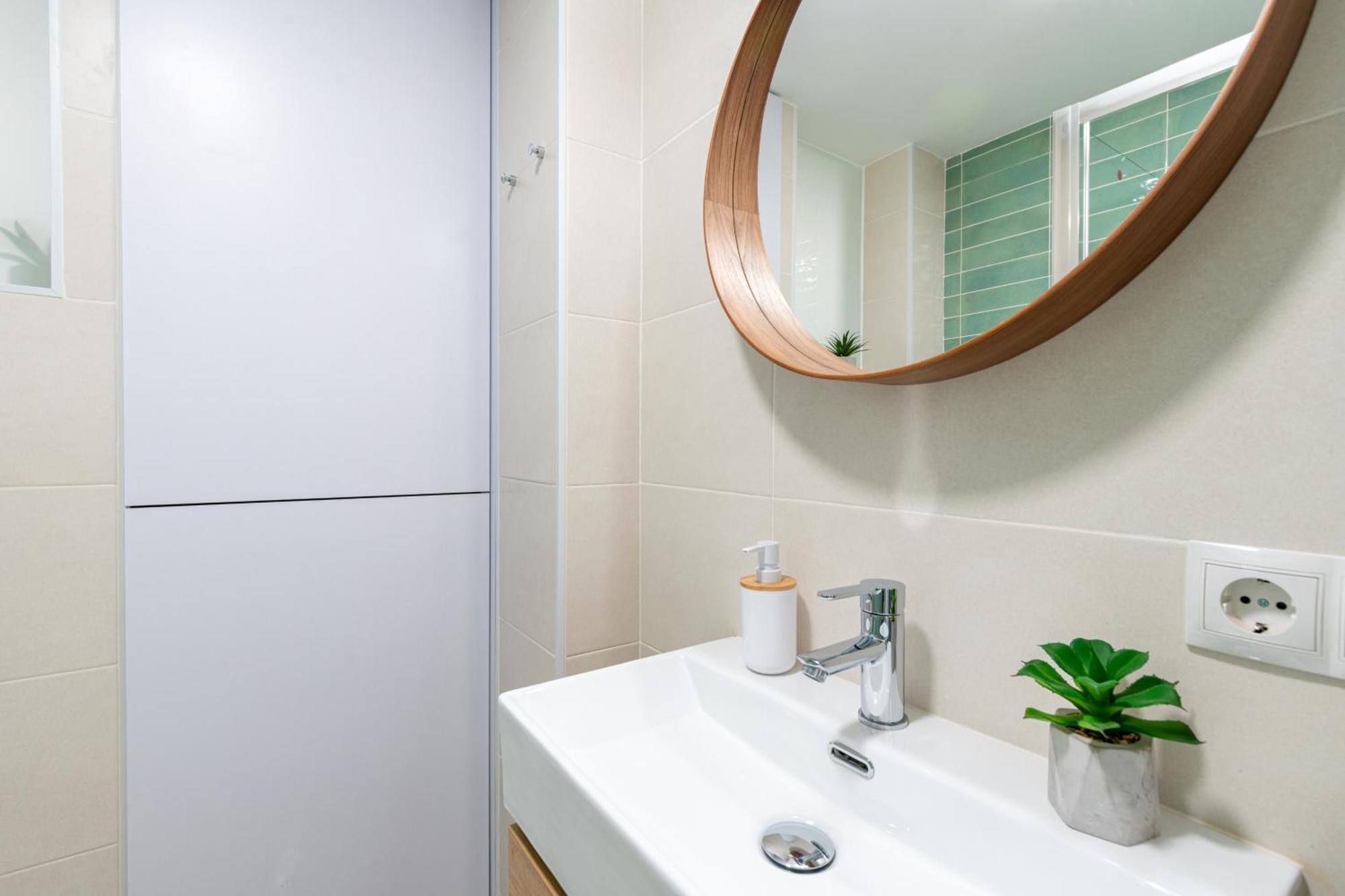 Piso Elegante Y Nuevo De 3 Habitaciones Y 2 Banos Севилья Экстерьер фото